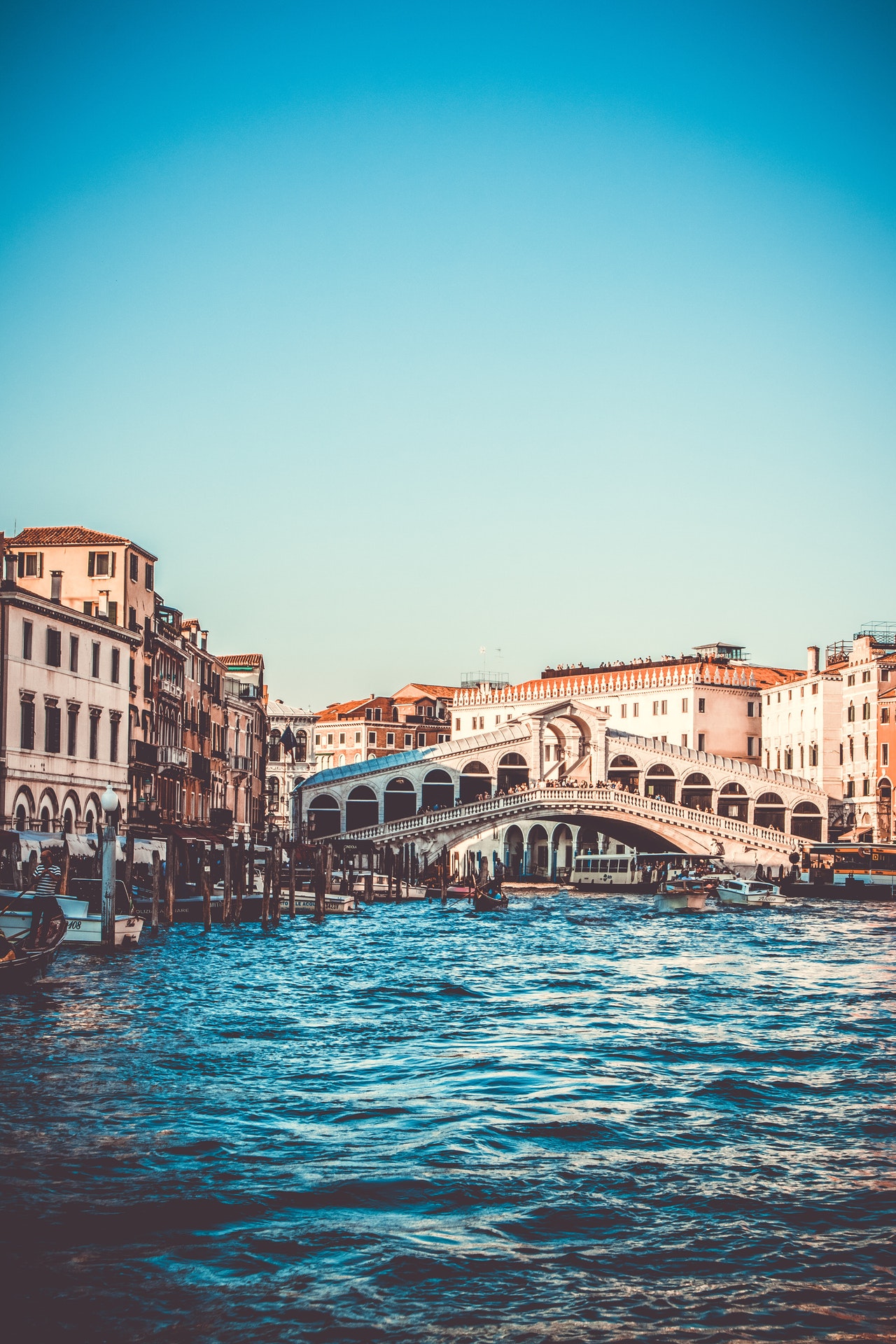 arch-bridge-architecture-boats-705782.jpg